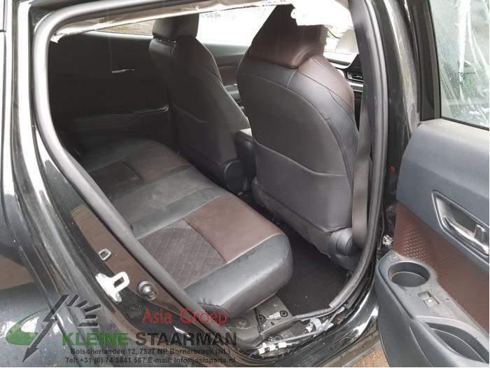 Toyota C-HR 1.8 16V Hybrid Sloopvoertuig (2017, Zwart)