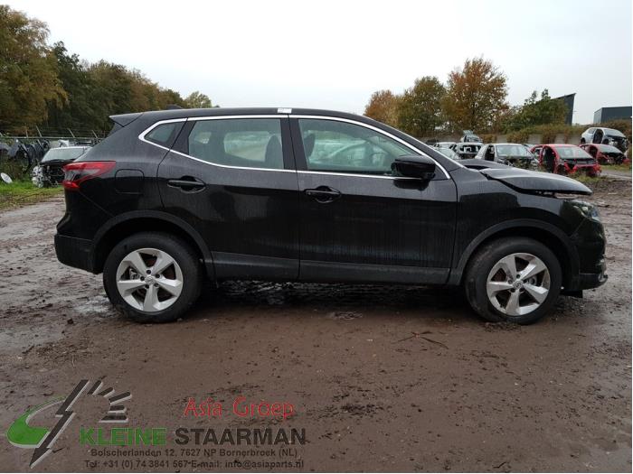 Nissan Qashqai 1.3 DIG-T 160 16V Sloopvoertuig (2020, Zwart)