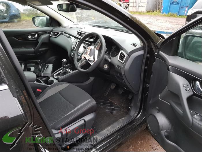 Nissan Qashqai 1.3 DIG-T 160 16V Sloopvoertuig (2020, Zwart)