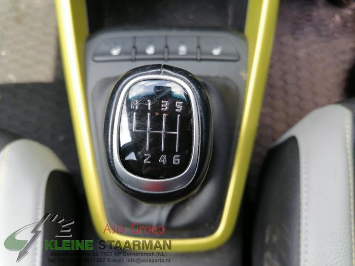 Kia Stonic 1.0i T-GDi 12V Sloopvoertuig (2018, Donker, Grijs, Groen)