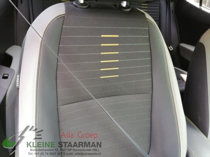 Kia Stonic 1.0i T-GDi 12V Sloopvoertuig (2018, Donker, Grijs, Groen)