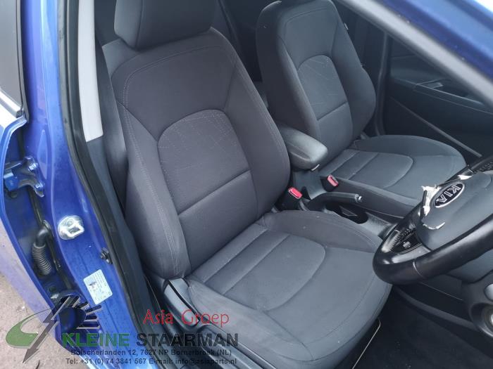 Kia Rio III 1.4 CVVT 16V Sloopvoertuig (2014, Donker, Blauw)