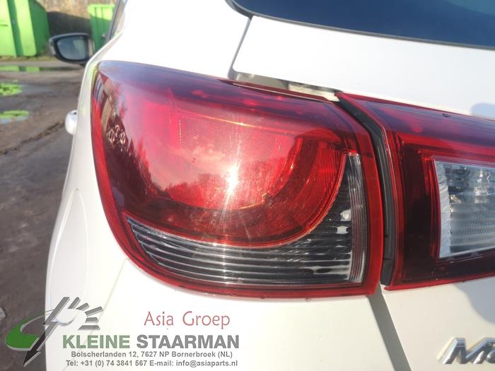 Mazda 2 1.5 SkyActiv-G 90 Sloopvoertuig (2016, Wit)