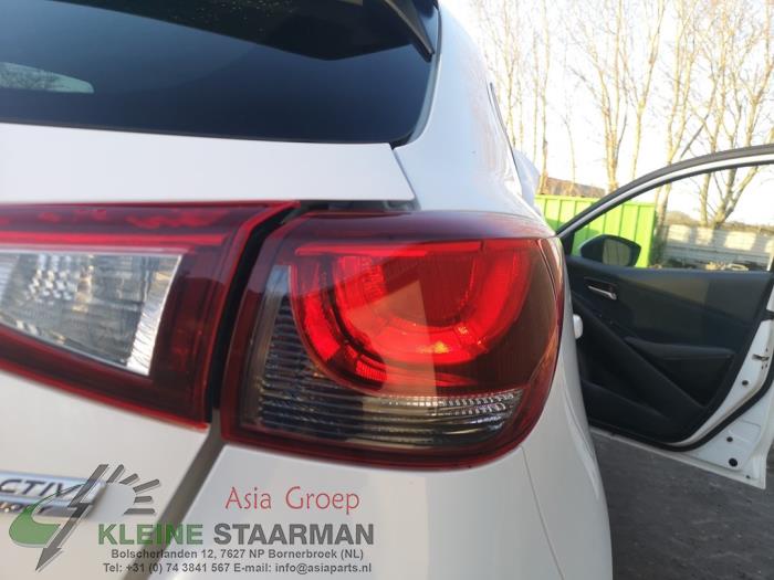 Mazda 2 1.5 SkyActiv-G 90 Sloopvoertuig (2016, Wit)