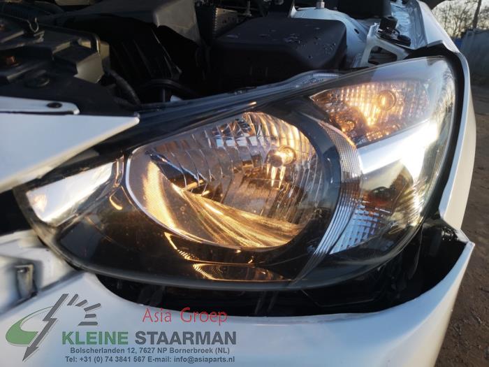 Mazda 2 1.5 SkyActiv-G 90 Sloopvoertuig (2016, Wit)