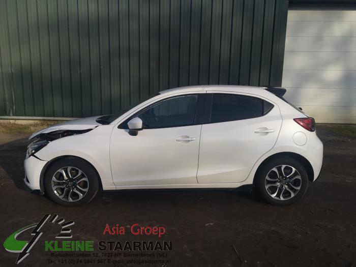Mazda 2 1.5 SkyActiv-G 90 Sloopvoertuig (2016, Wit)