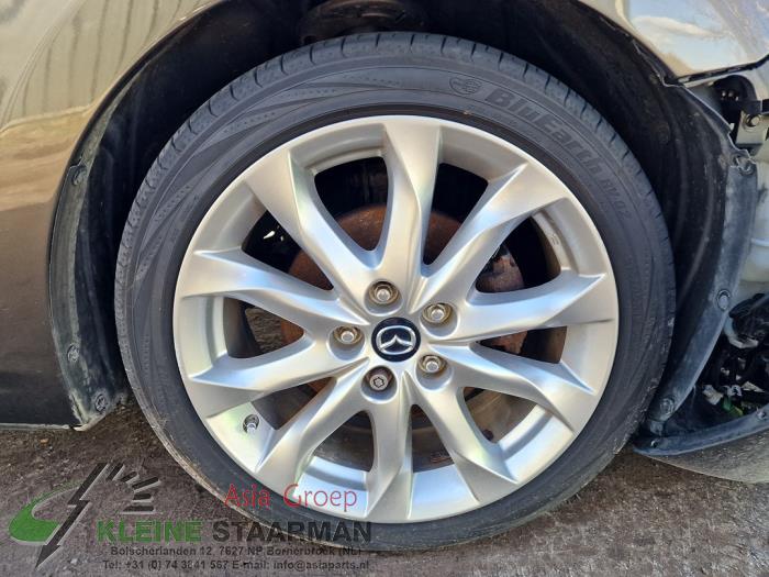 Mazda 3 2.0 SkyActiv-G 120 16V Sloopvoertuig (2015, Bruin)