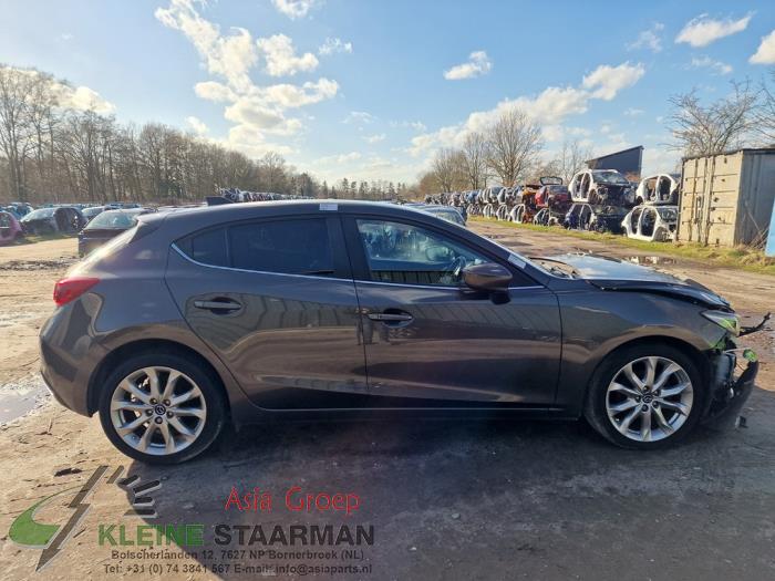 Mazda 3 2.0 SkyActiv-G 120 16V Sloopvoertuig (2015, Bruin)