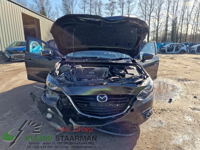 Mazda 3 2.0 SkyActiv-G 120 16V Sloopvoertuig (2015, Bruin)