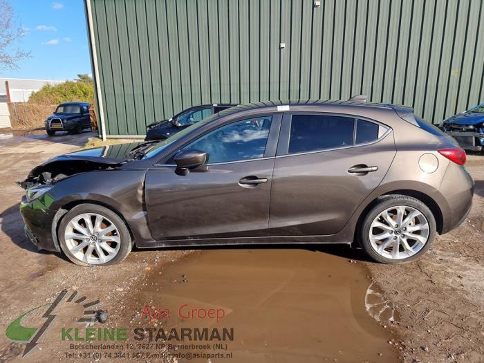 Mazda 3 2.0 SkyActiv-G 120 16V Sloopvoertuig (2015, Bruin)