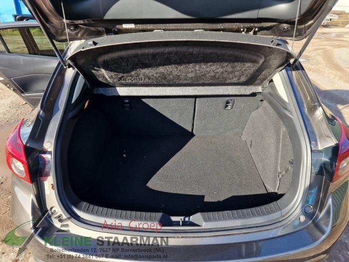 Mazda 3 2.0 SkyActiv-G 120 16V Sloopvoertuig (2015, Bruin)