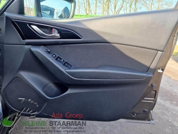 Mazda 3 2.0 SkyActiv-G 120 16V Sloopvoertuig (2015, Bruin)