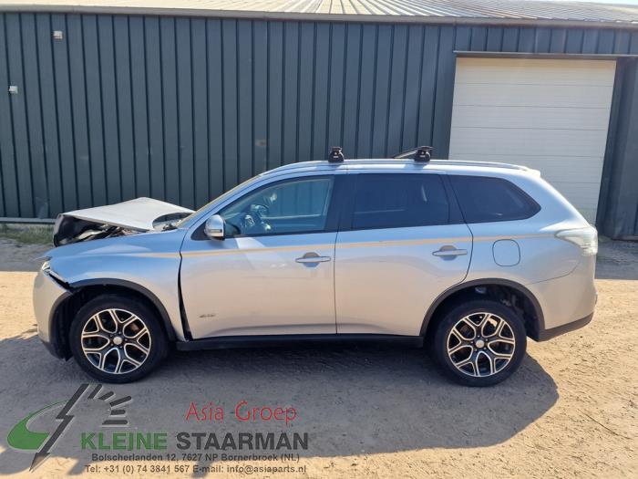 Mitsubishi Outlander 2.2 DI-D 16V Clear Tec 4x4 Sloopvoertuig (2015, Grijs)