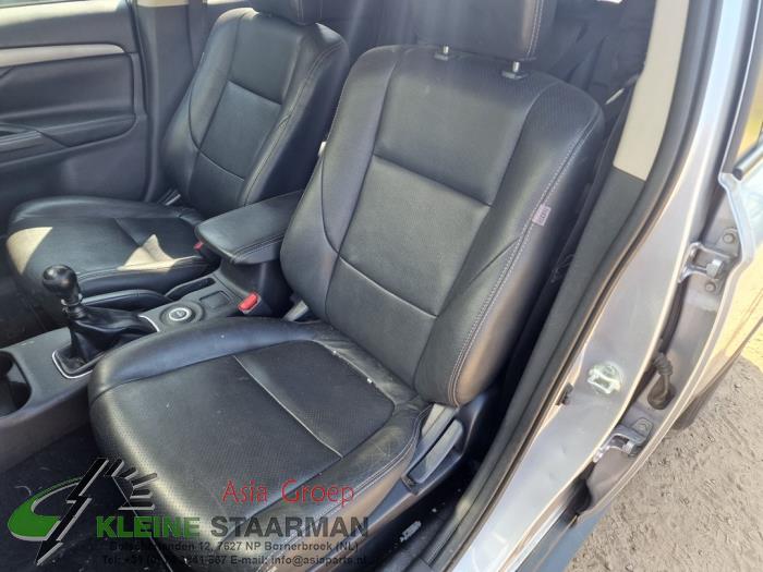 Mitsubishi Outlander 2.2 DI-D 16V Clear Tec 4x4 Sloopvoertuig (2015, Grijs)