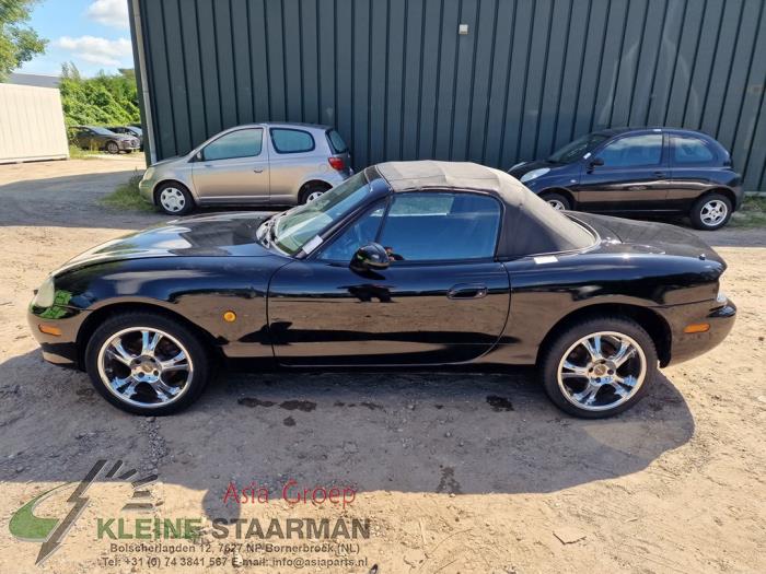 Mazda MX-5 1.6i 16V Sloopvoertuig (2001, Zwart)