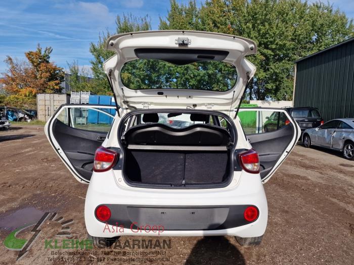 Hyundai i10 1.0 12V Sloopvoertuig (2018, Wit)