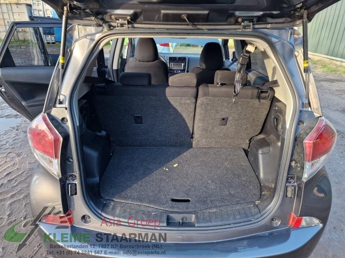 Toyota Verso S 1.33 16V Dual VVT-I Sloopvoertuig (2016, Grijs)