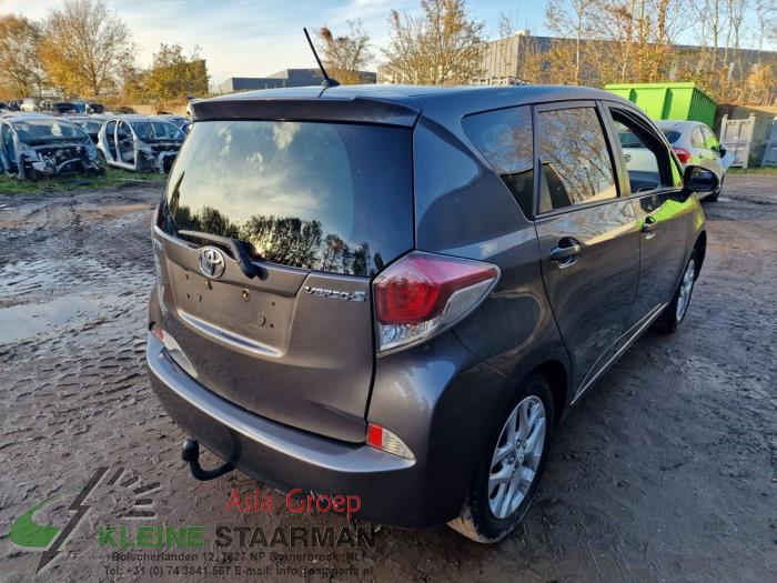 Toyota Verso S 1.33 16V Dual VVT-I Sloopvoertuig (2016, Grijs)