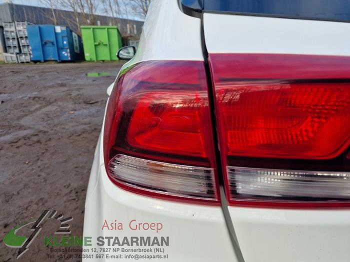 Kia Rio IV 1.2 MPI 16V Sloopvoertuig (2017, Wit)