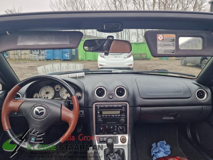 Mazda MX-5 1.6i 16V Sloopvoertuig (2002, Zwart)