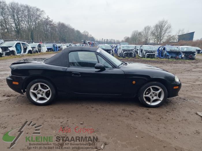 Mazda MX-5 1.6i 16V Sloopvoertuig (2002, Zwart)
