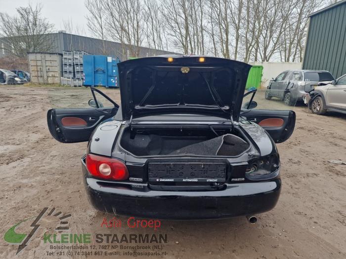Mazda MX-5 1.6i 16V Sloopvoertuig (2002, Zwart)