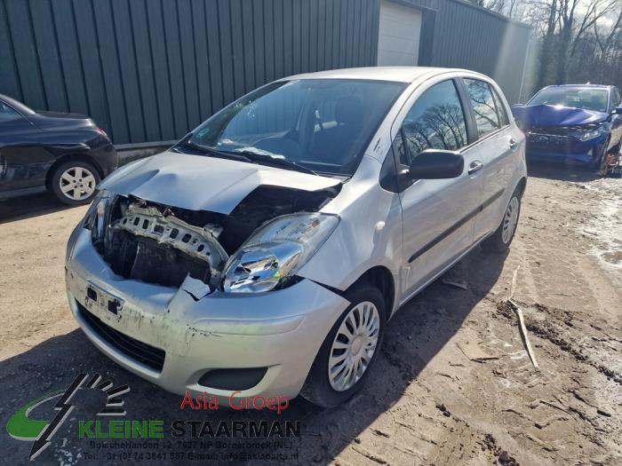 Toyota Yaris II 1.33 16V Dual VVT-I Sloopvoertuig (2012, Grijs)