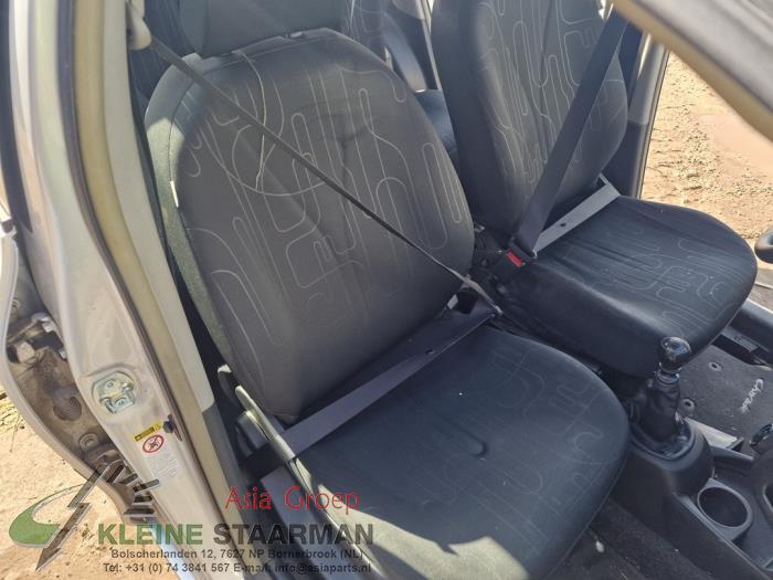 Toyota Yaris II 1.33 16V Dual VVT-I Sloopvoertuig (2012, Grijs)