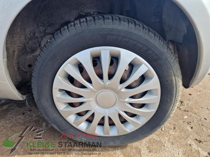 Toyota Yaris II 1.33 16V Dual VVT-I Sloopvoertuig (2012, Grijs)