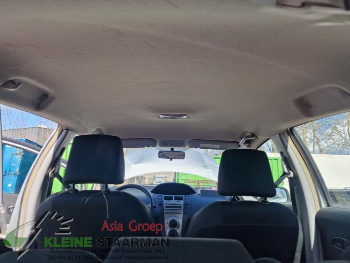 Toyota Yaris II 1.33 16V Dual VVT-I Sloopvoertuig (2012, Grijs)