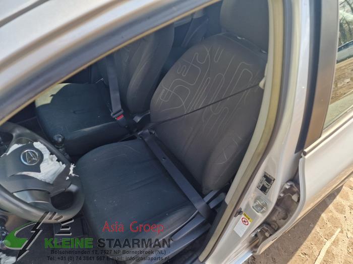 Toyota Yaris II 1.33 16V Dual VVT-I Sloopvoertuig (2012, Grijs)