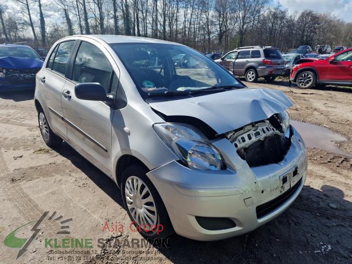 Toyota Yaris II 1.33 16V Dual VVT-I Sloopvoertuig (2012, Grijs)