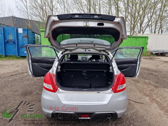 Suzuki Swift 1.6 Sport VVT 16V Sloopvoertuig (2015, Grijs)