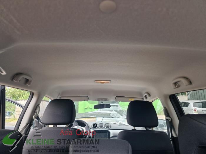 Suzuki Vitara 1.0 Booster Jet Turbo 12V Sloopvoertuig (2019, Zwart)