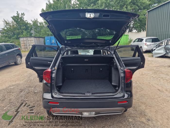 Suzuki Vitara 1.0 Booster Jet Turbo 12V Sloopvoertuig (2019, Zwart)