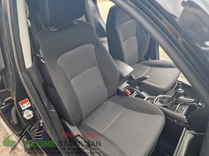 Suzuki Vitara 1.0 Booster Jet Turbo 12V Sloopvoertuig (2019, Zwart)