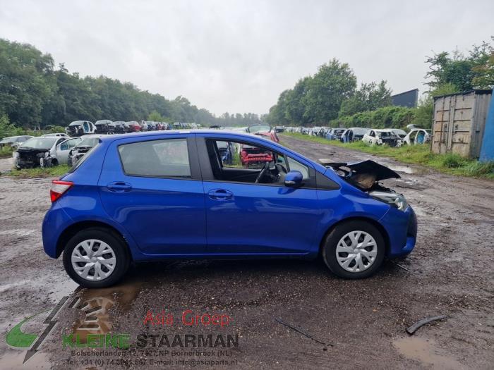 Toyota Yaris III 1.0 12V VVT-i Sloopvoertuig (2018, Blauw)