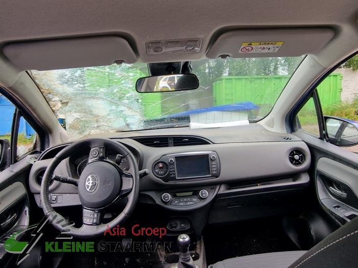 Toyota Yaris III 1.0 12V VVT-i Sloopvoertuig (2018, Blauw)