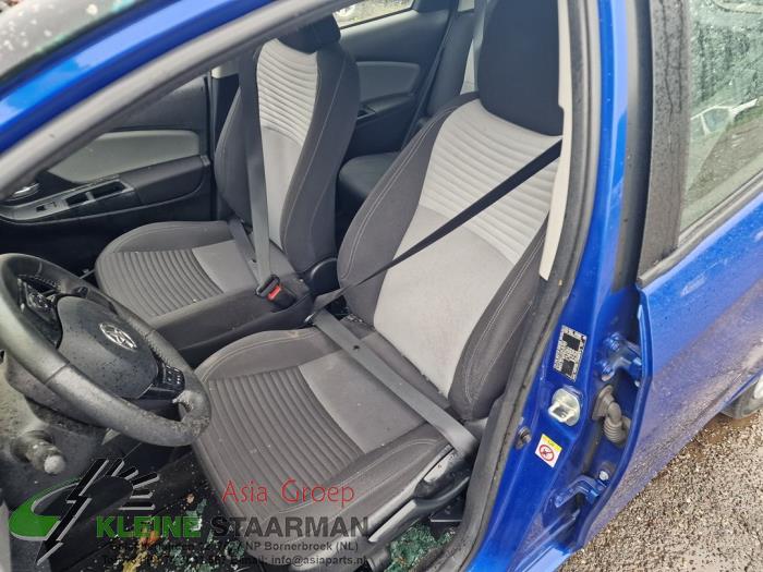 Toyota Yaris III 1.0 12V VVT-i Sloopvoertuig (2018, Blauw)