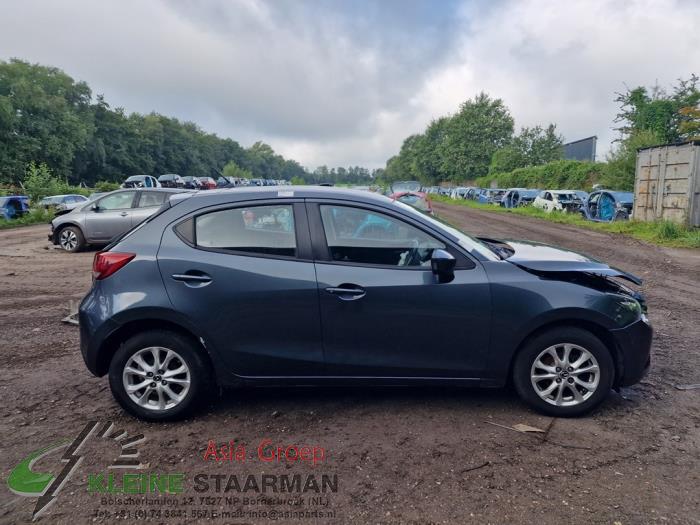 Mazda 2 1.5 SkyActiv-G 90 Sloopvoertuig (2016, Donker, Grijs)