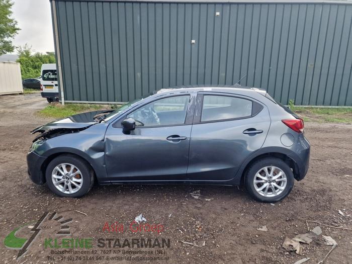 Mazda 2 1.5 SkyActiv-G 90 Sloopvoertuig (2016, Donker, Grijs)