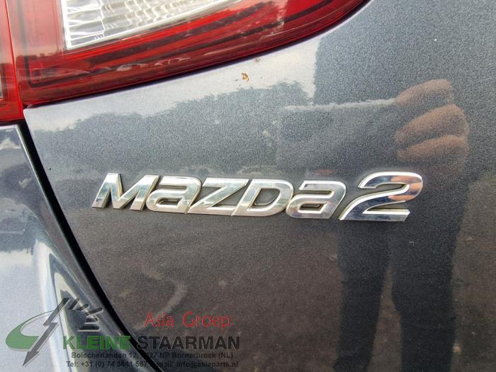 Mazda 2 1.5 SkyActiv-G 90 Sloopvoertuig (2016, Donker, Grijs)