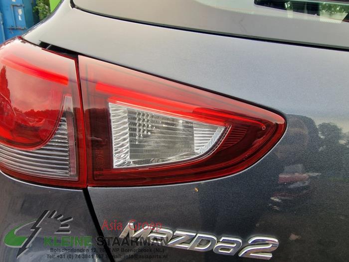 Mazda 2 1.5 SkyActiv-G 90 Sloopvoertuig (2016, Donker, Grijs)