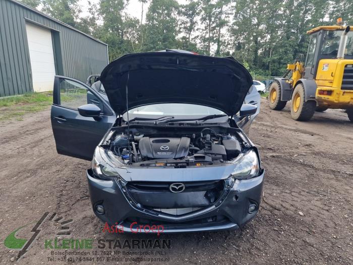 Mazda 2 1.5 SkyActiv-G 90 Sloopvoertuig (2016, Donker, Grijs)