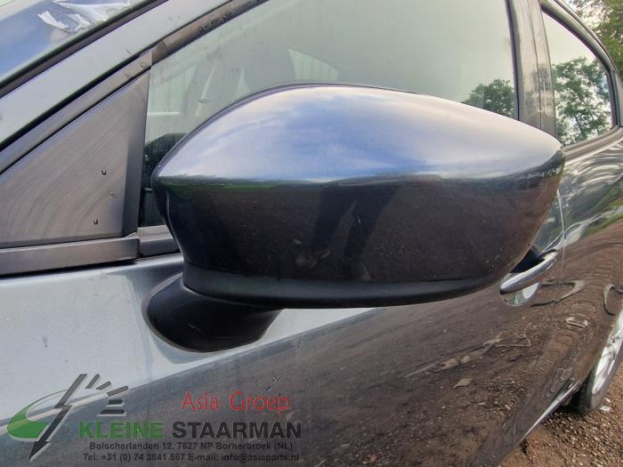 Mazda 2 1.5 SkyActiv-G 90 Sloopvoertuig (2016, Donker, Grijs)