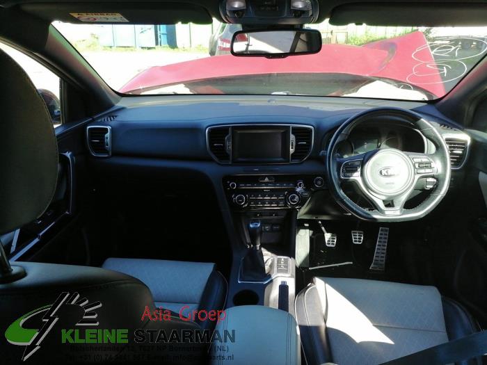 Kia Sportage 2.0 CRDi 136 16V VGT 4x4 Sloopvoertuig (2017, Rood)