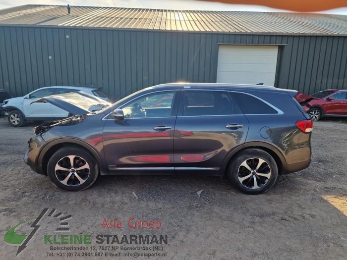 Kia Sorento III 2.2 CRDi 16V VGT 4x4 Sloopvoertuig (2016, Donker, Grijs)
