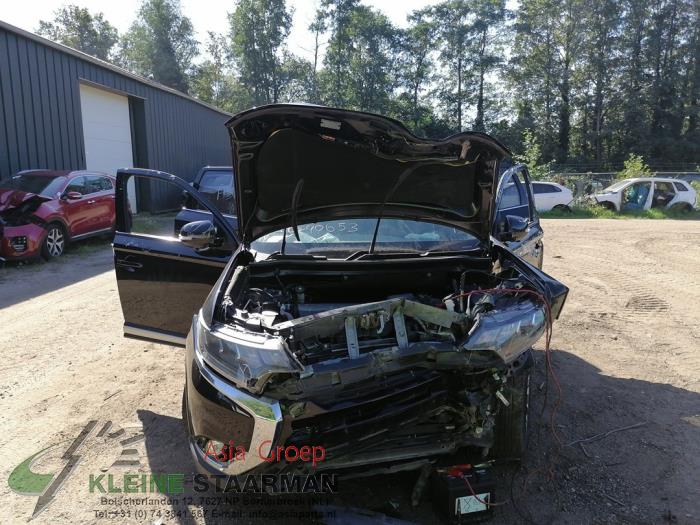 Mitsubishi Outlander 2.0 16V 4x4 Sloopvoertuig (2019, Zwart)