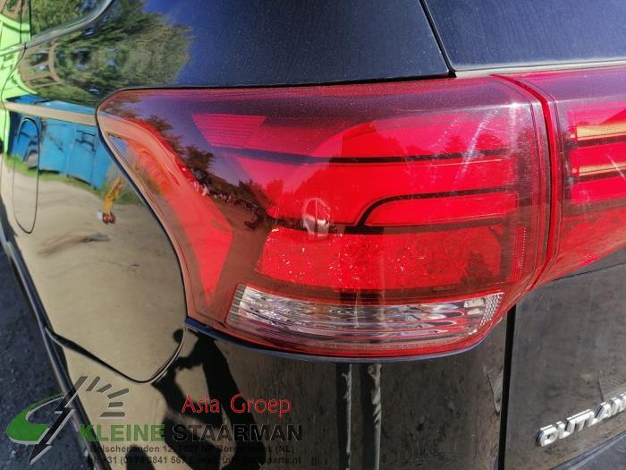 Mitsubishi Outlander 2.0 16V 4x4 Sloopvoertuig (2019, Zwart)