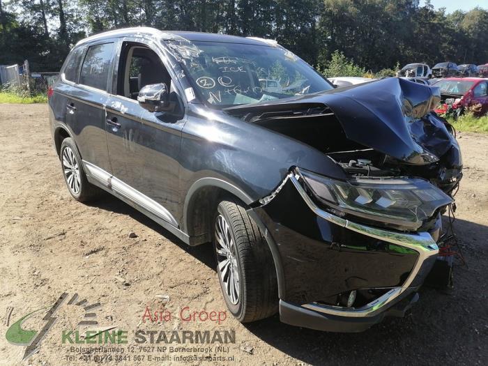 Mitsubishi Outlander 2.0 16V 4x4 Sloopvoertuig (2019, Zwart)